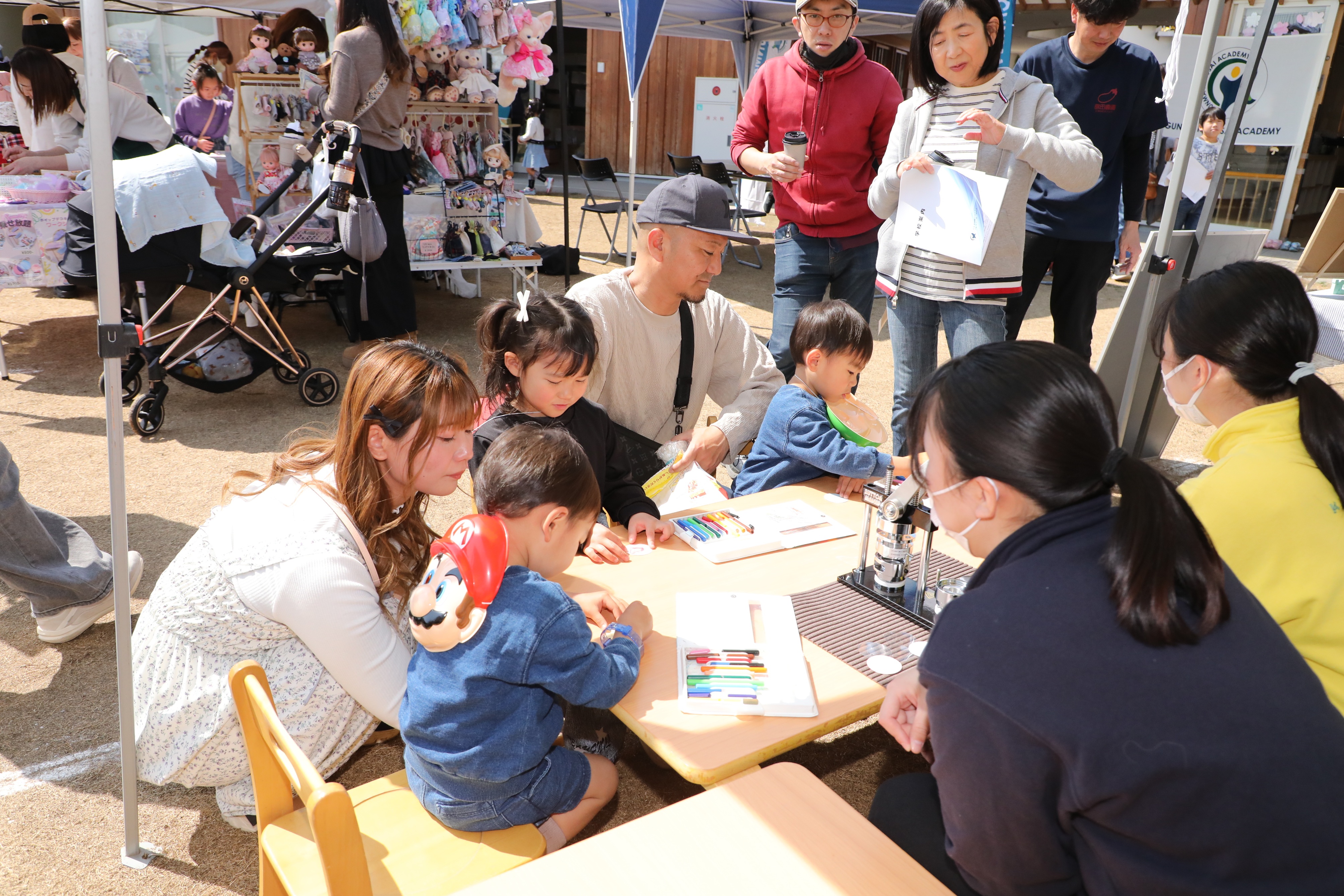 賑わう出展ブース